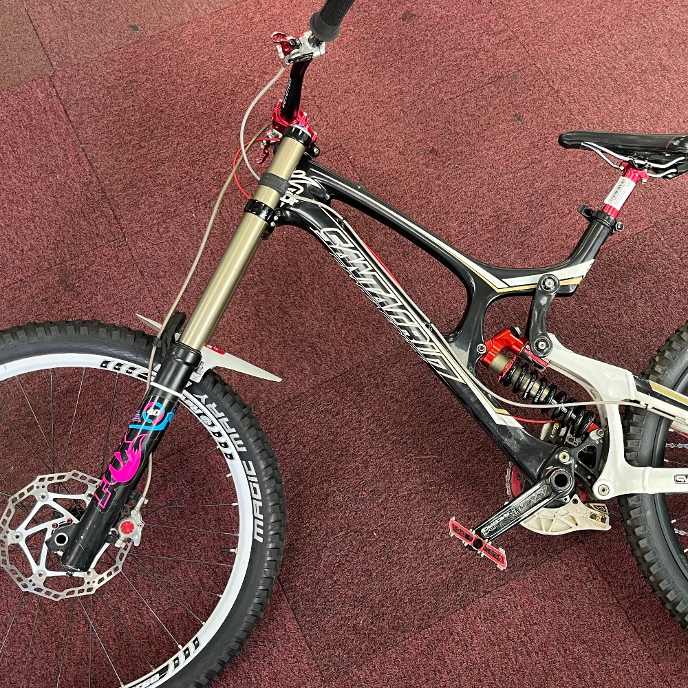 Pre owned Santa Cruz Full Suspension Mountain Bike Own4Less pre-owned-santa-cruz-full-suspension-mountain-bike-own4less
